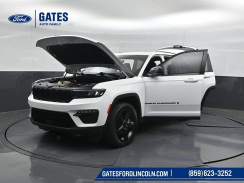 Used 2023 Jeep Grand Cherokee Limited w/ Black Appearance Package AWD/4WD image 59