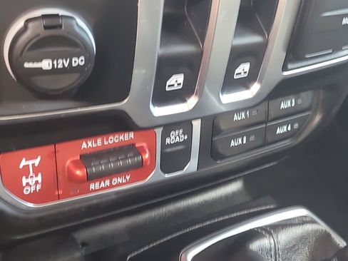 Certified 2025 Jeep Wrangler Sport AWD/4WD image 23