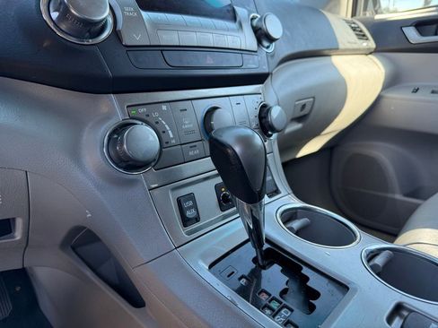 Used 2012 Toyota Highlander SE w/ Tow Pkg FWD image 21