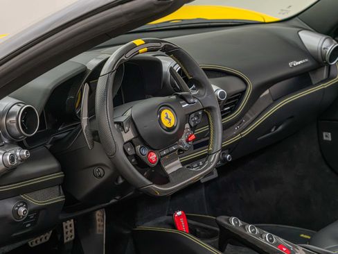 Certified 2022 Ferrari F8 Tributo RWD image 4