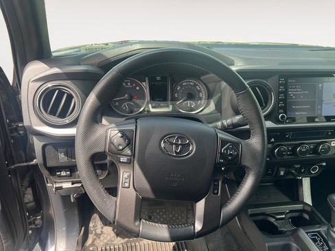 Used 2021 Toyota Tacoma TRD Off-Road w/ TRD Premium Off Road Package AWD/4WD image 13