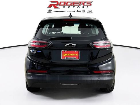 Used 2023 Chevrolet Bolt LT w/ Infotainment Package FWD image 12