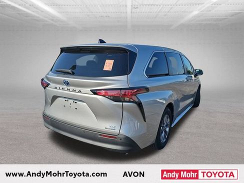 Used 2022 Toyota Sienna XLE AWD/4WD image 7