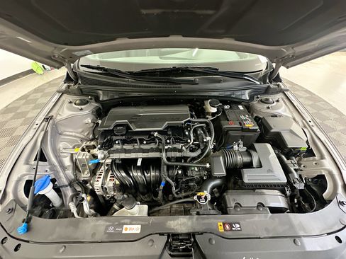 Used 2025 Hyundai Elantra SEL image 35