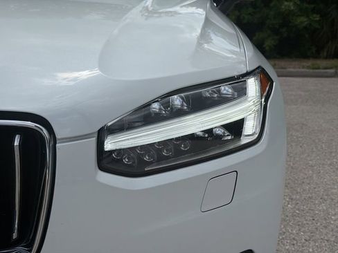 Used 2021 Volvo XC90 T5 Momentum w/ Climate Package FWD image 9