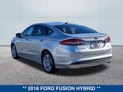 Used 2018 Ford Fusion SE image 3