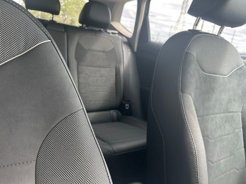 New 2026 Volkswagen Taos SE FWD image 32
