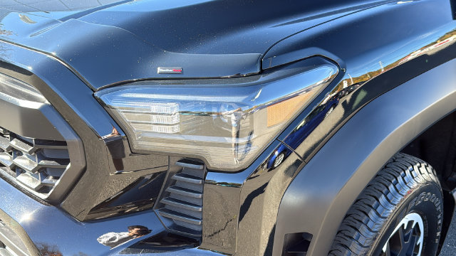 Used 2025 Toyota Tacoma TRD Off-Road AWD/4WD image 4