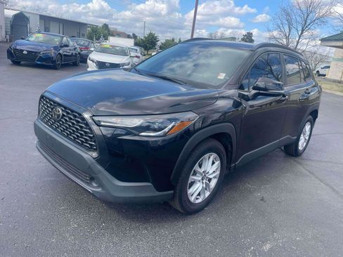 Used 2022 Toyota Corolla Cross LE image 2