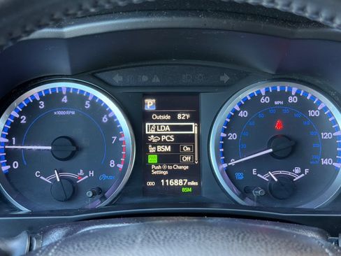 Used 2019 Toyota Highlander Plus AWD/4WD image 25