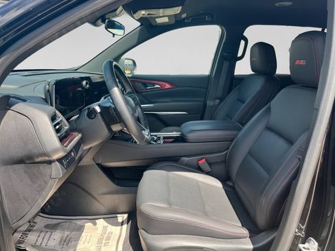 Used 2025 Chevrolet Traverse Z71 AWD/4WD image 16