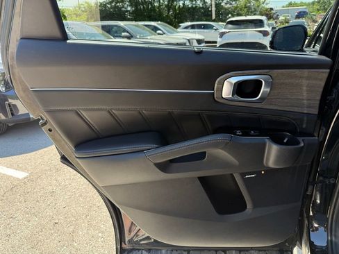 Certified 2023 Kia Sorento SX Prestige AWD/4WD image 8