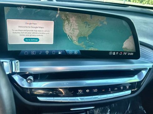 Used 2024 Cadillac Lyriq Sport image 14