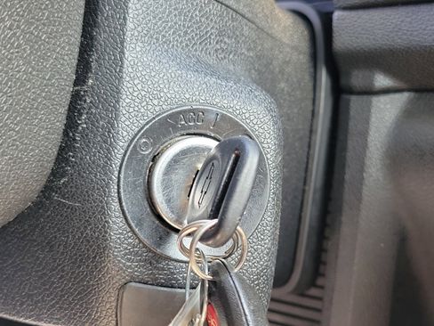 Used 2017 Chevrolet Traverse LT image 28