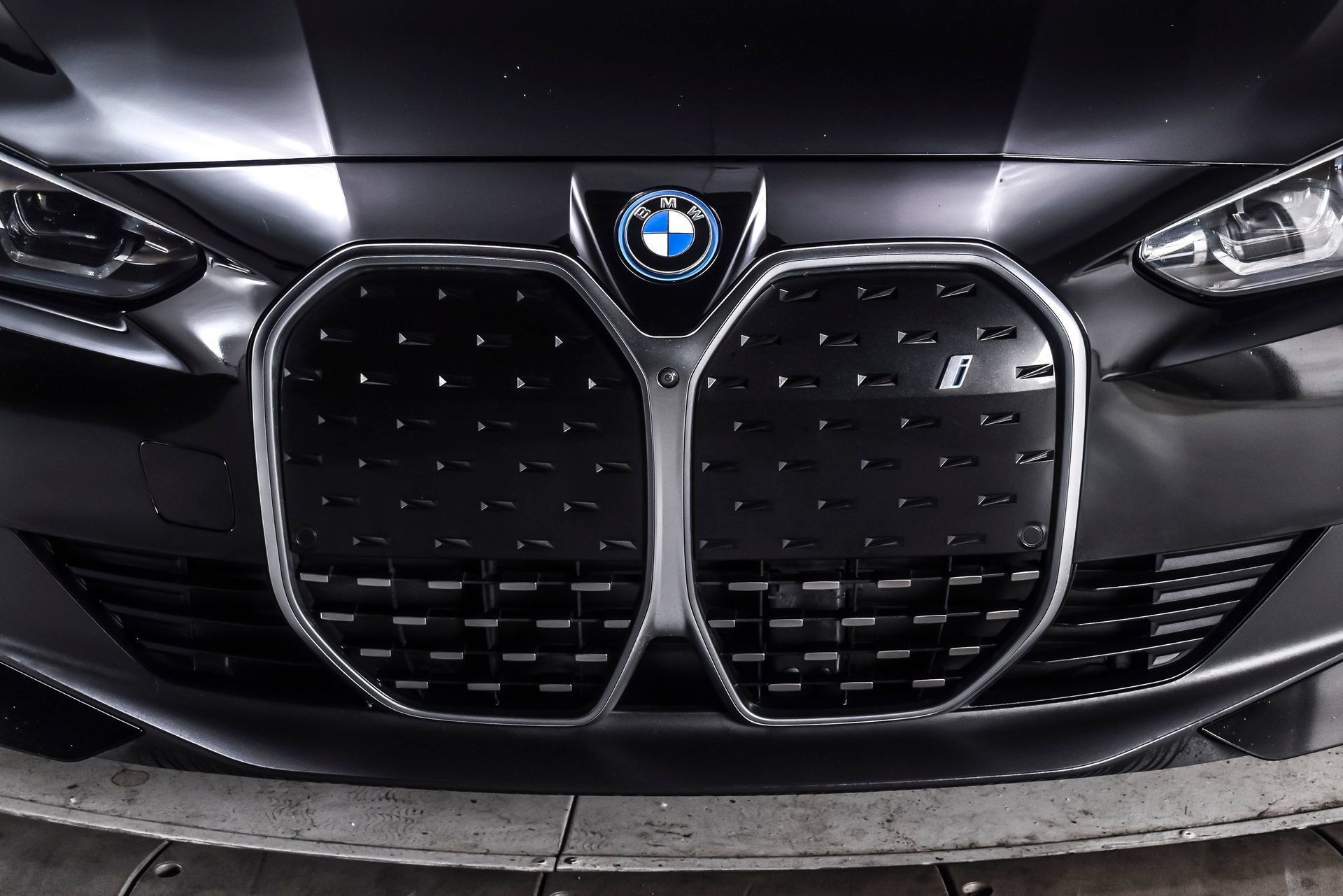Used 2023 BMW i4 eDrive35 w/ Premium Package RWD image 9