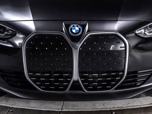 Used 2023 BMW i4 eDrive35 w/ Premium Package RWD image 9