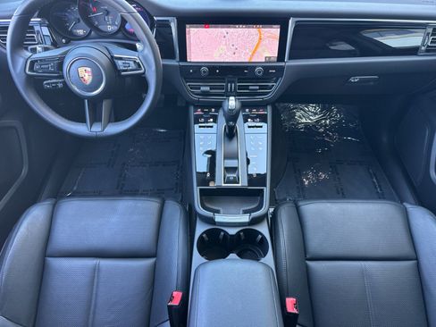 Certified 2026 Porsche Macan AWD/4WD image 6