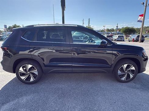 New 2026 Volkswagen Taos SE AWD/4WD image 4
