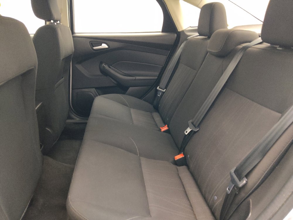 Used 2018 Ford Focus SE w/ SE Appearance Package FWD image 18
