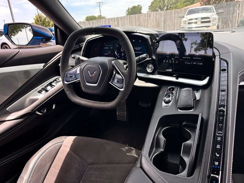 Used 2021 Chevrolet Corvette Stingray Premium Conv w/ Z51 Performance Package RWD image 11