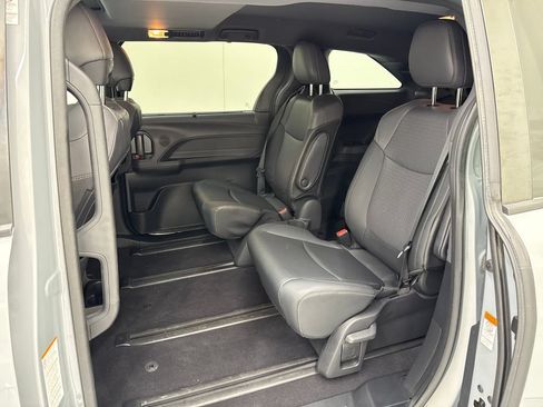 Used 2022 Toyota Sienna XLE Woodland Edition AWD/4WD image 25