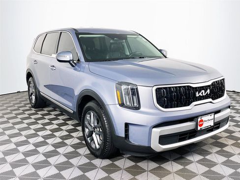 Used 2024 Kia Telluride LX image 1