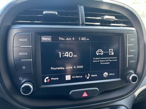 Used 2025 Kia Soul LX w/ LX Technology Package FWD image 20