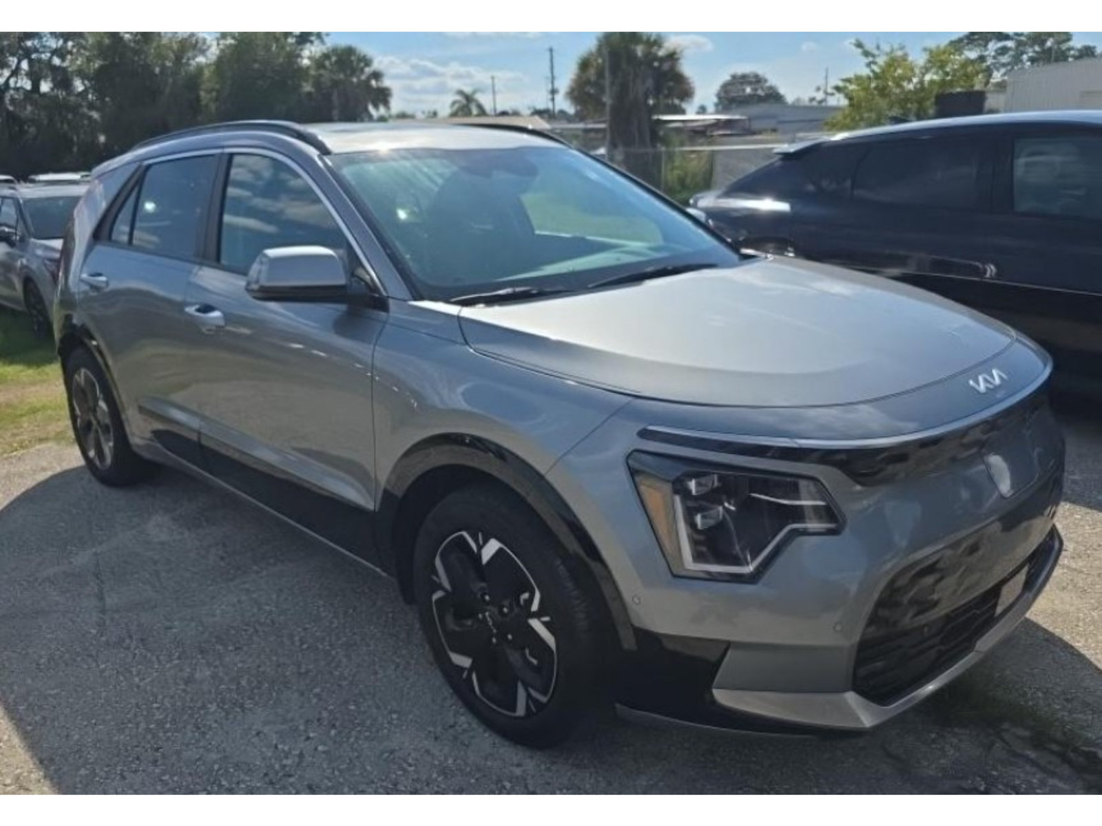 Used 2023 Kia Niro Wave FWD image 2
