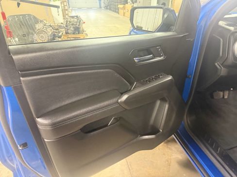 Used 2023 Chevrolet Colorado LT w/ LT Convenience Package II AWD/4WD image 11