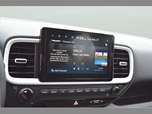 Used 2025 Hyundai Venue Limited FWD image 22