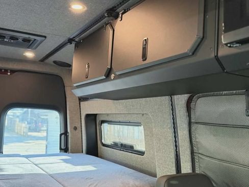 Used 2024 Mercedes-Benz Sprinter 2500 image 95