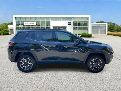 Used 2024 Jeep Compass Trailhawk w/ Sun and Sound Group AWD/4WD image 6