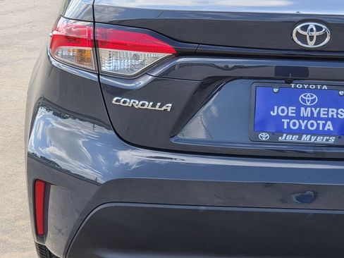 Used 2025 Toyota Corolla LE FWD image 10