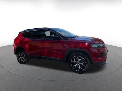 Used 2025 Jeep Compass Limited AWD/4WD image 2