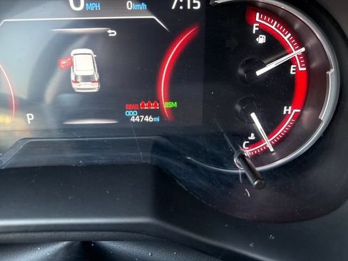 Used 2025 Toyota RAV4 XLE FWD image 16