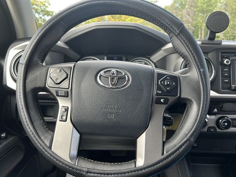 Used 2017 Toyota Tacoma SR5 w/ Tow Package AWD/4WD image 13