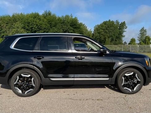Used 2023 Kia Telluride EX w/ EX Captain's Chair Package AWD/4WD image 10