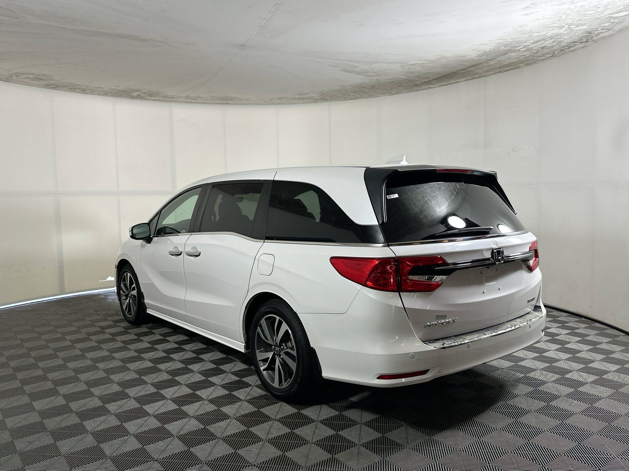 Used 2024 Honda Odyssey Touring image 5