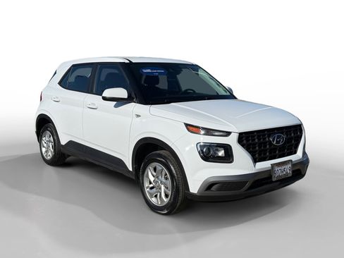 Certified 2022 Hyundai Venue SE image 7