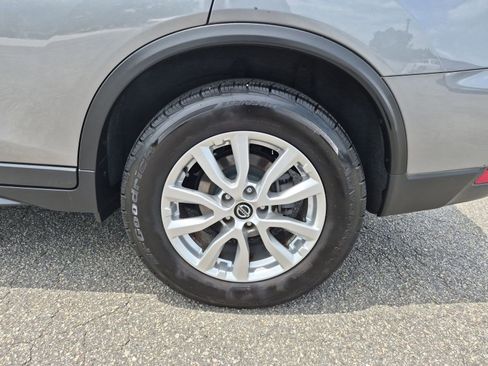 Used 2020 Nissan Rogue SV FWD image 33