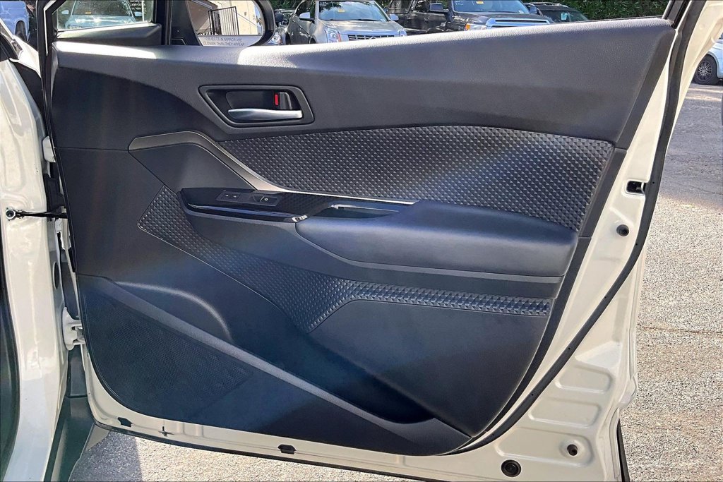 Used 2019 Toyota C-HR XLE FWD image 28