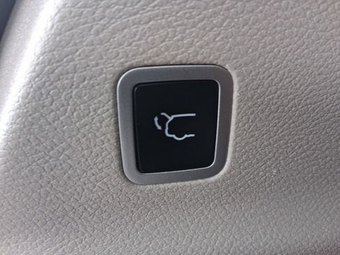 Used 2024 Chrysler Pacifica Touring-L FWD image 13