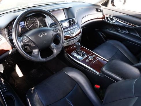 Used 2017 INFINITI Q70 3.7 image 4