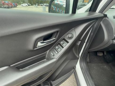 Used 2020 Chevrolet Trax LS w/ Tint and Cruise Package FWD image 23