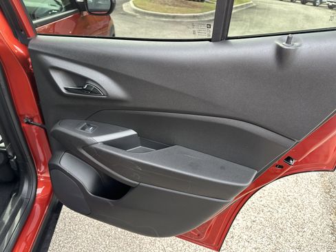 Used 2024 Chevrolet Trax RS w/ Sunroof Package image 16