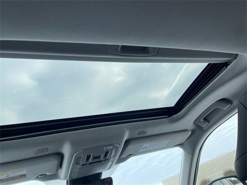 Used 2024 Toyota Highlander Limited image 23