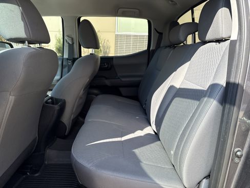 Used 2020 Toyota Tacoma SR w/ SR Convenience Package image 18