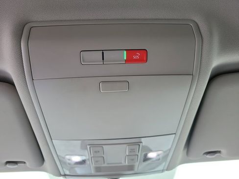 Used 2021 Volkswagen Atlas SE image 34