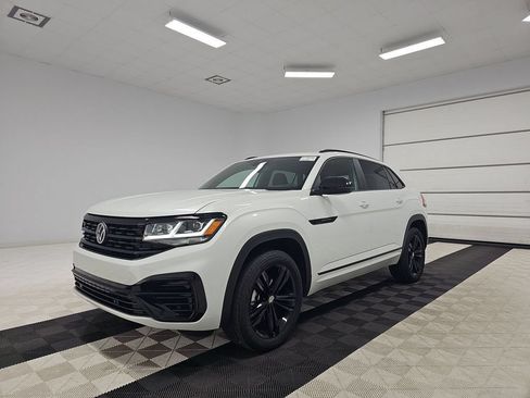 Used 2023 Volkswagen Atlas Cross Sport SEL R-Line AWD/4WD image 2