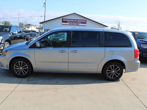 Used 2017 Dodge Grand Caravan GT image 1